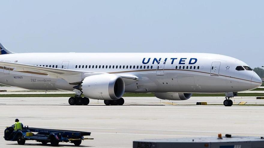 Un avión con destino a Mallorca regresa a EEUU por un altavoz Bluetooth llamado 'bomba'