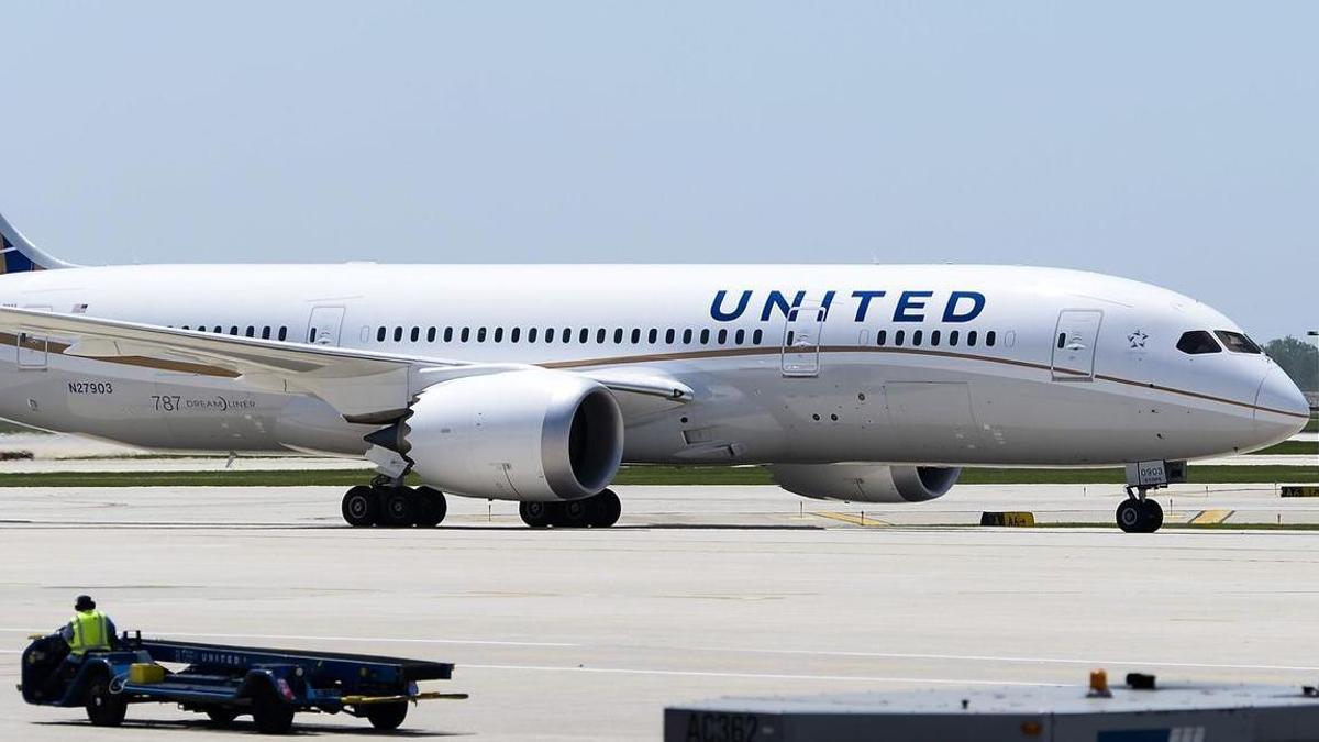 Un avión con destino a Mallorca regresa a EEUU por un altavoz Bluetooth llamado 'bomba'