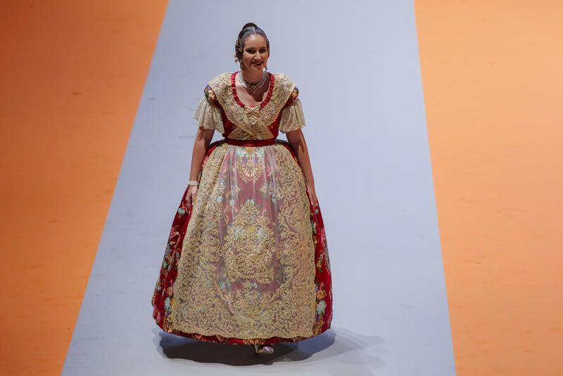 Desfile de las candidatas a la corte de honor 2020