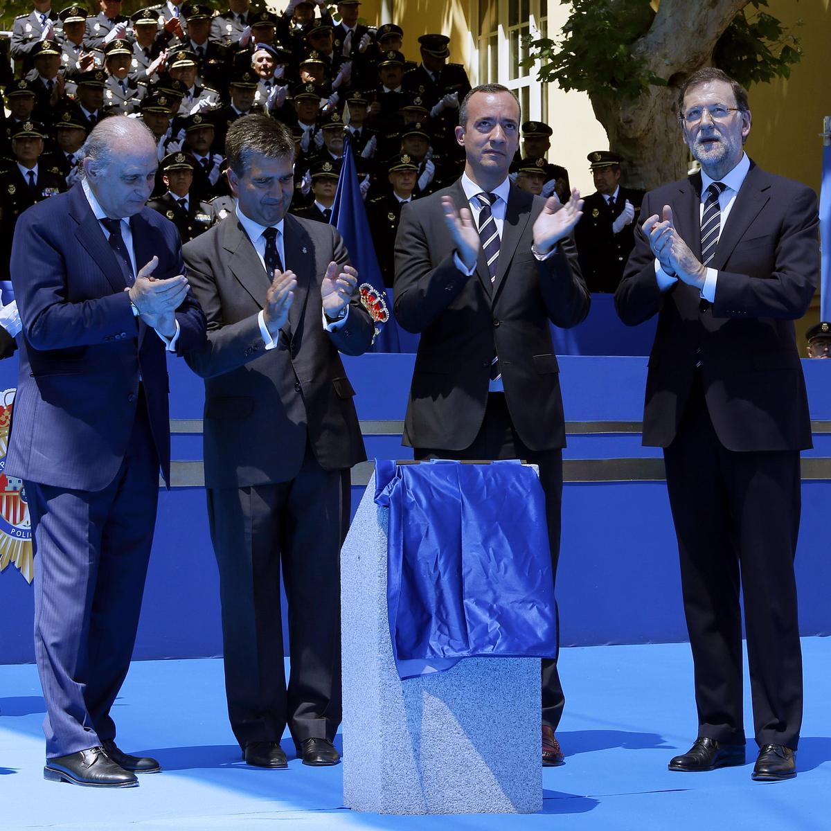 De izquierda a derecha Jorge Fernández Díaz, Ignacio Cosidó, Francisco Martínez y Mariano Rajoy en un acto celebrado en 2014