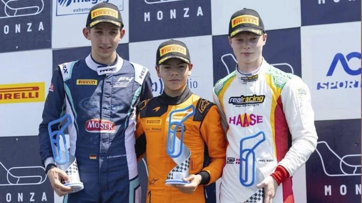 Costoya, en el primer puesto del podio de rookies. |