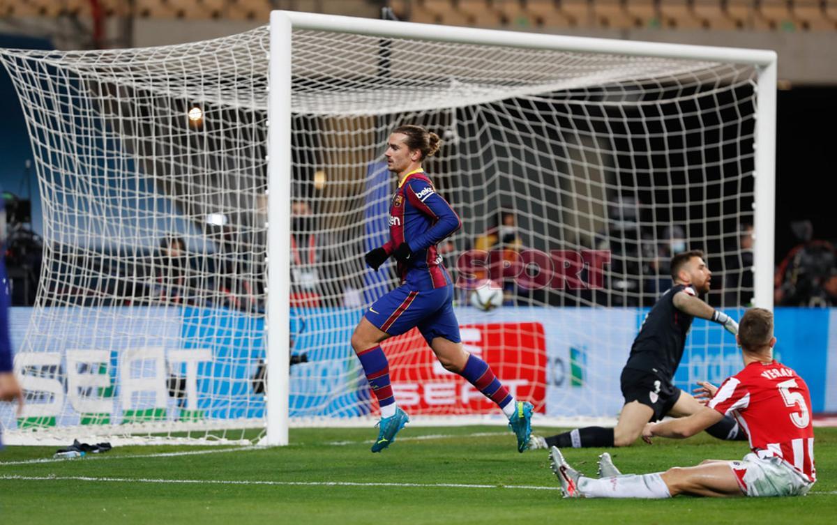 Antoine Griezmann celebra tras marcar un gol durante la final de la Supercopa de España disputada entre FC Barcelona y Athletic de Bilbao en el estadio de la Cartuja de Sevilla. Antoine Griezmann celebra tras marcar un gol durante la final de la Supercopa de España disputada entre FC Barcelona y Athletic de Bilbao en el estadio de la Cartuja de Sevilla.