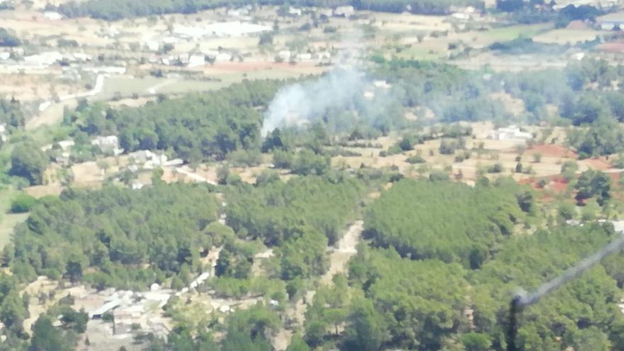 Un incendio forestal afecta a 300 metros en Ibiza