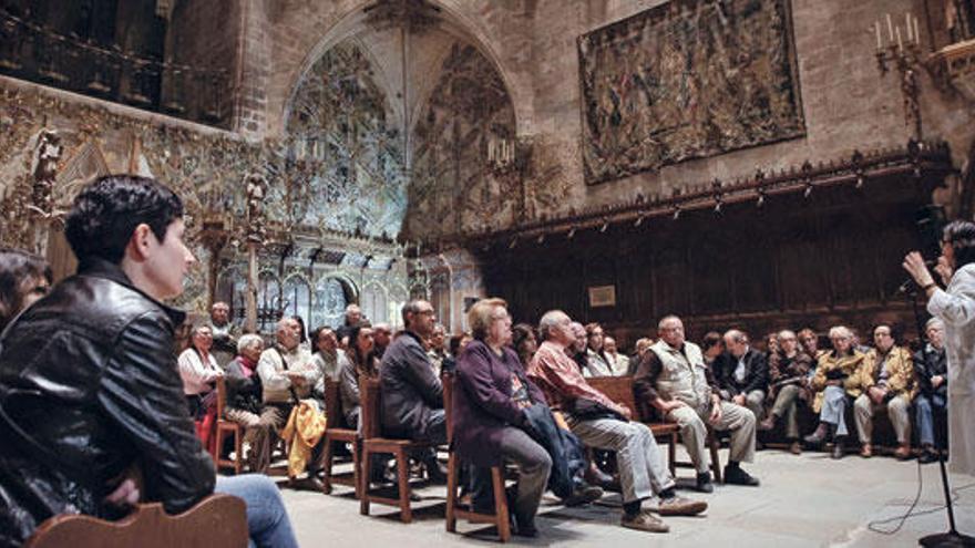 Los visitantes observaron el trabajo de los restauradores en La Seu.