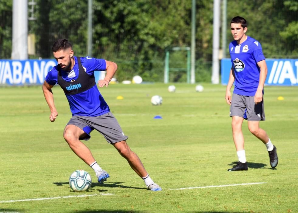 La plantilla puede ejercitarse ya por grupos de un máximo de 10 jugadores en las instalaciones de la ciudad deportiva de Abegondo.