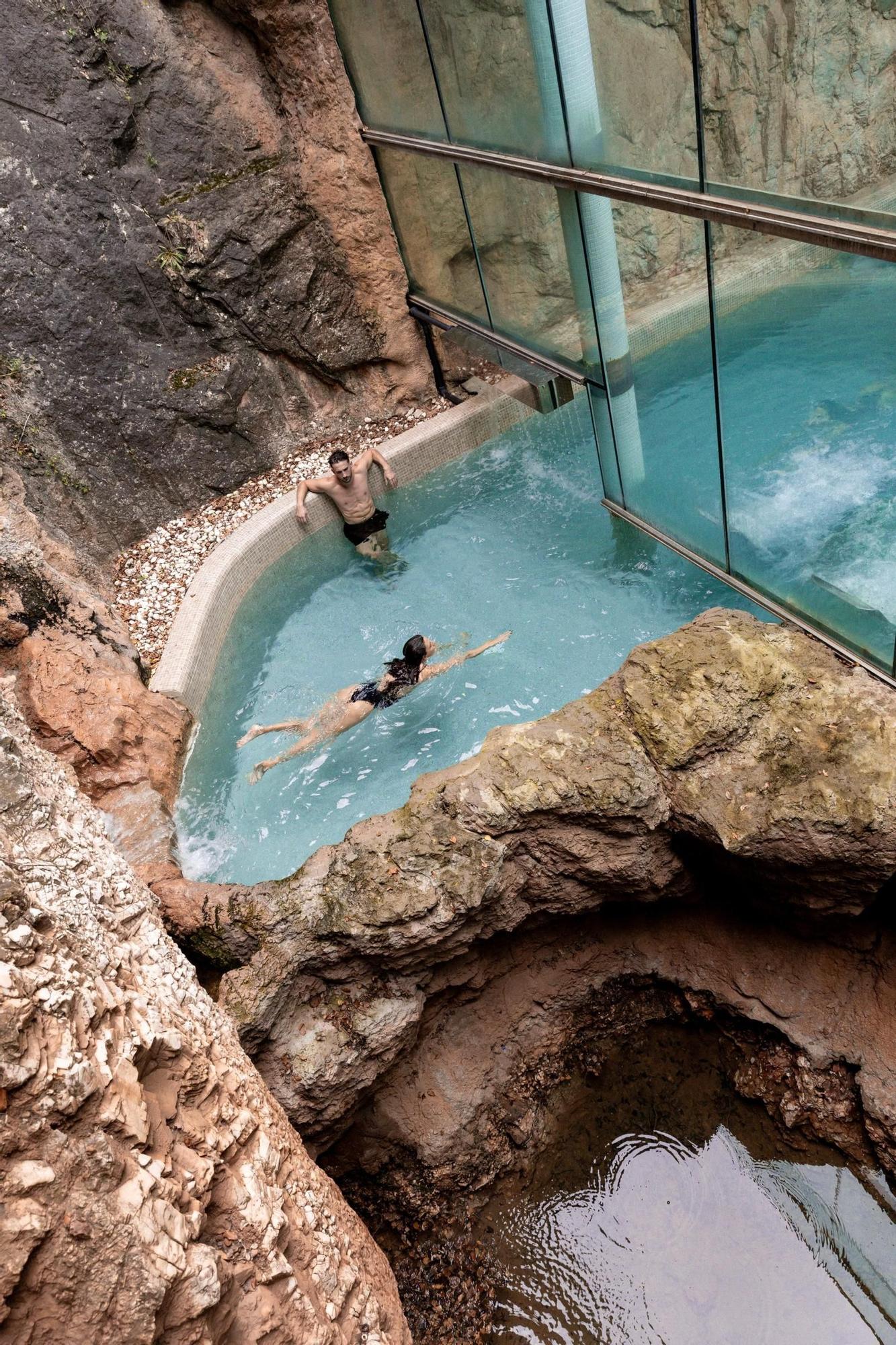 Se puede acceder al balneario sin necesidad de estar alojado en el hotel.