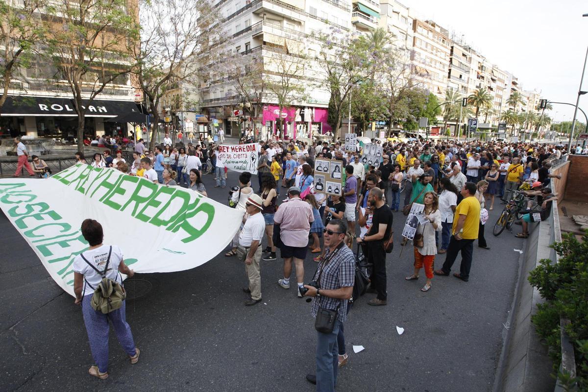 Manifestación contra el cierre del Rey Heredia.