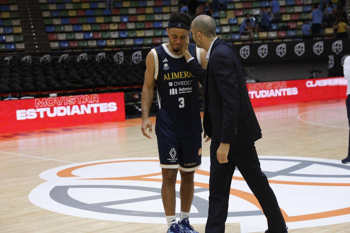 EN IMÁGENES: Así despidió la afición a un heroico Alimerka Oviedo Baloncesto tras caer con Estudiantes en la pelea por la ACB