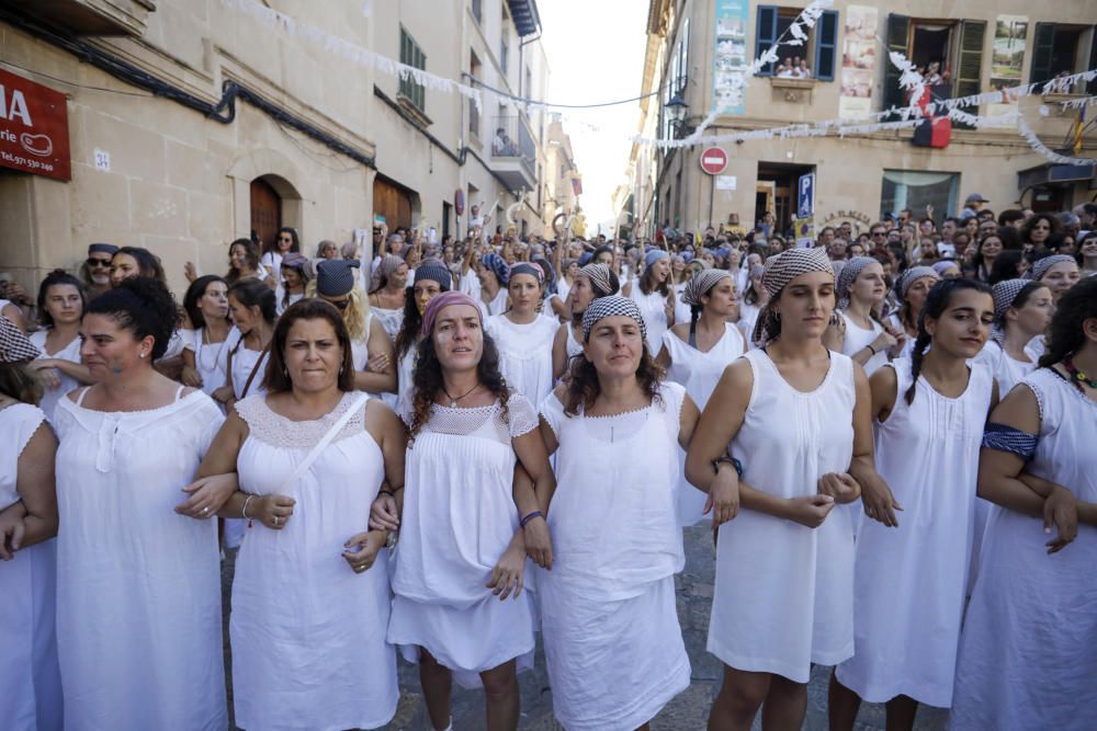 Pollença gana la batalla de la igualdad en los moros y cristianos