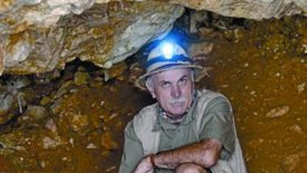 Eudald Carbonell, en la Cueva Peluda de Atapuerca, ayer.