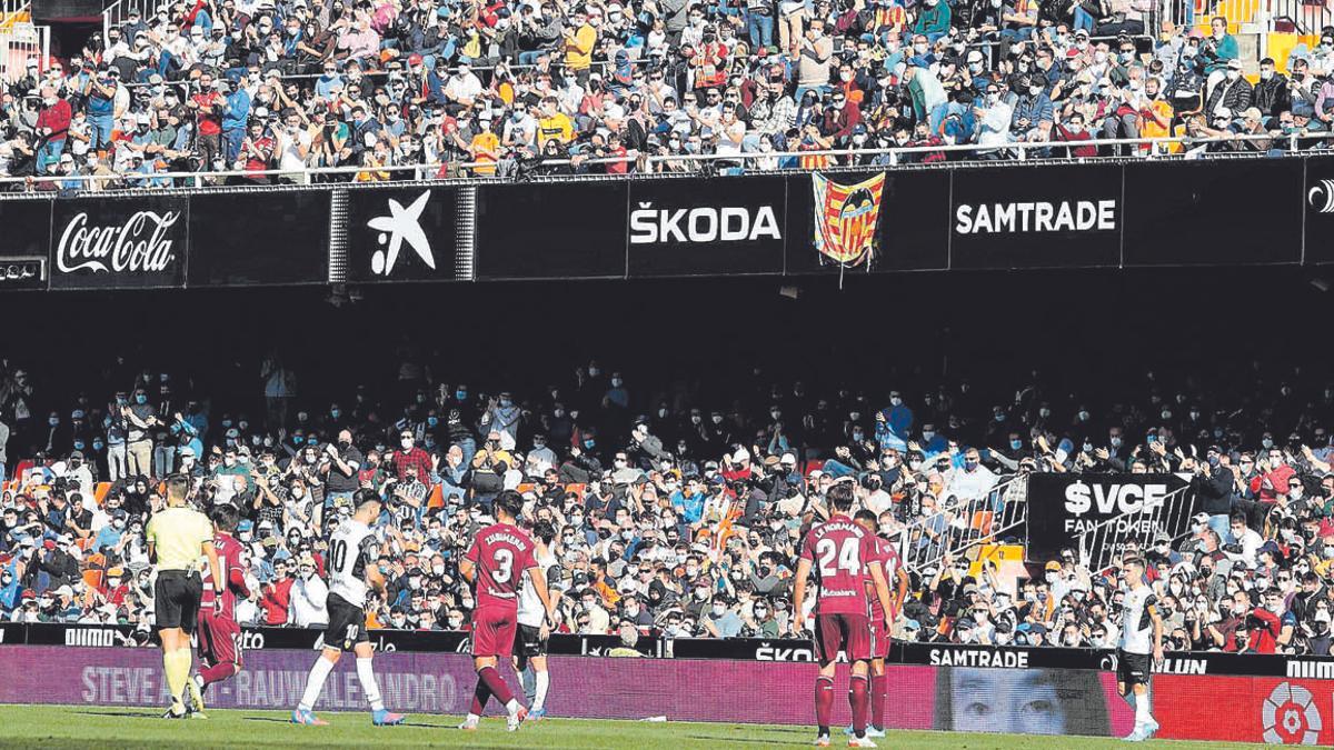 La grada de Mestalla durante un Valencia - Real Sociedad