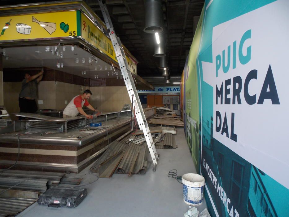 Les obres al mercat del Puigmercadal, des de dins