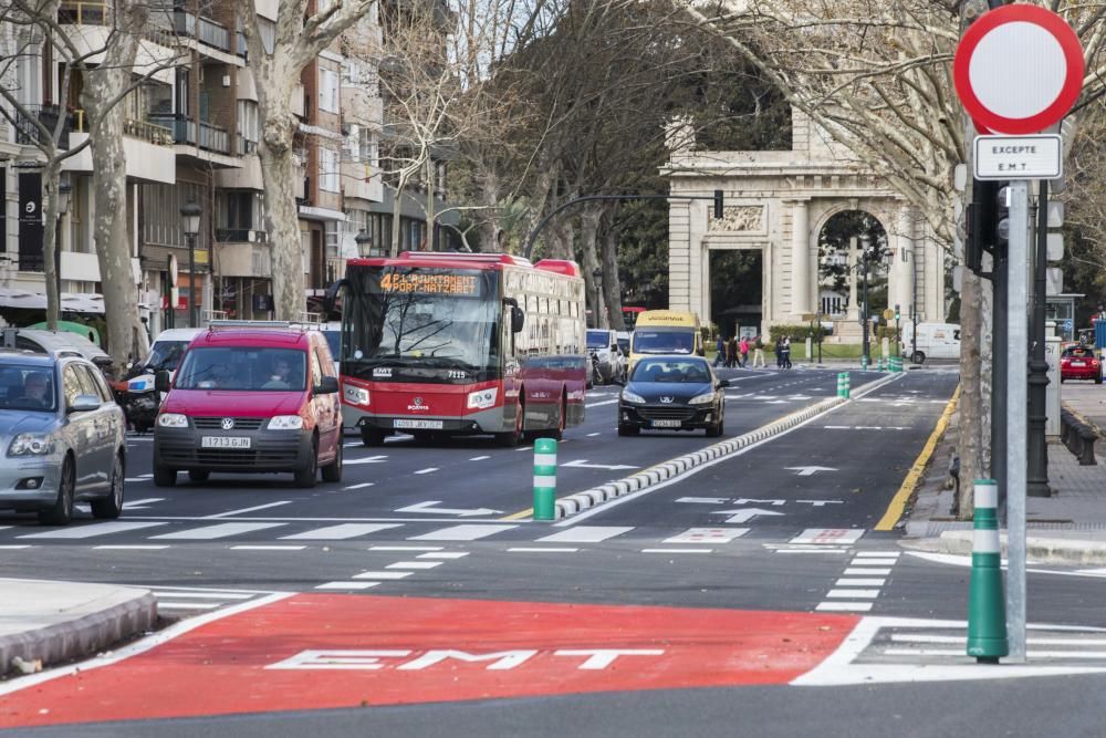 La avenida de Navarro Reverter ya tiene carril bus en ambos extremos de la calzada