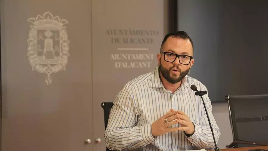 Barcala exige a Rafa Mas que rectifique por sus declaraciones sobre el caso Les Naus y le advierte con una denuncia