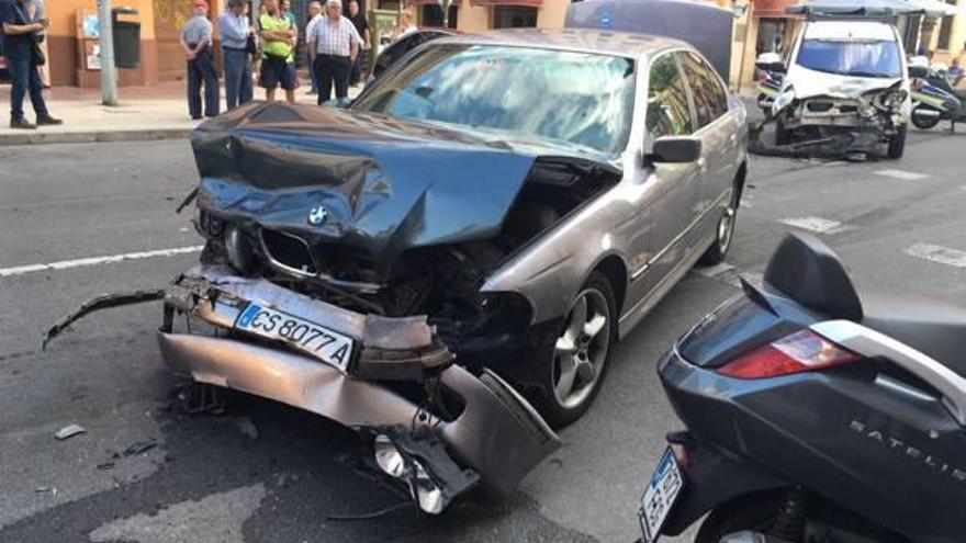 Aparatoso accidente en la avenida Lledó