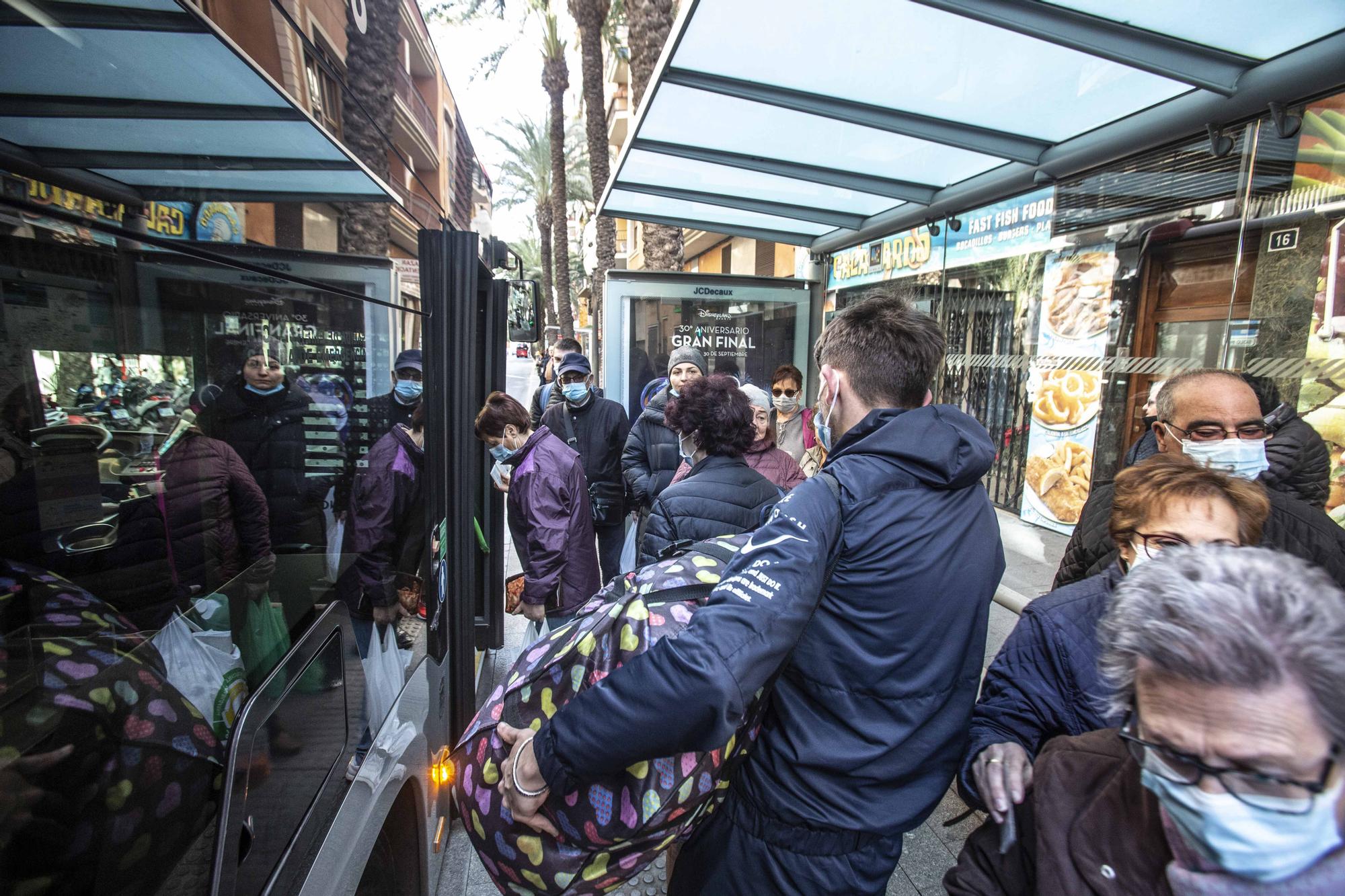 Hoy ya no hay que llevar la mascarilla en los transportes públicos