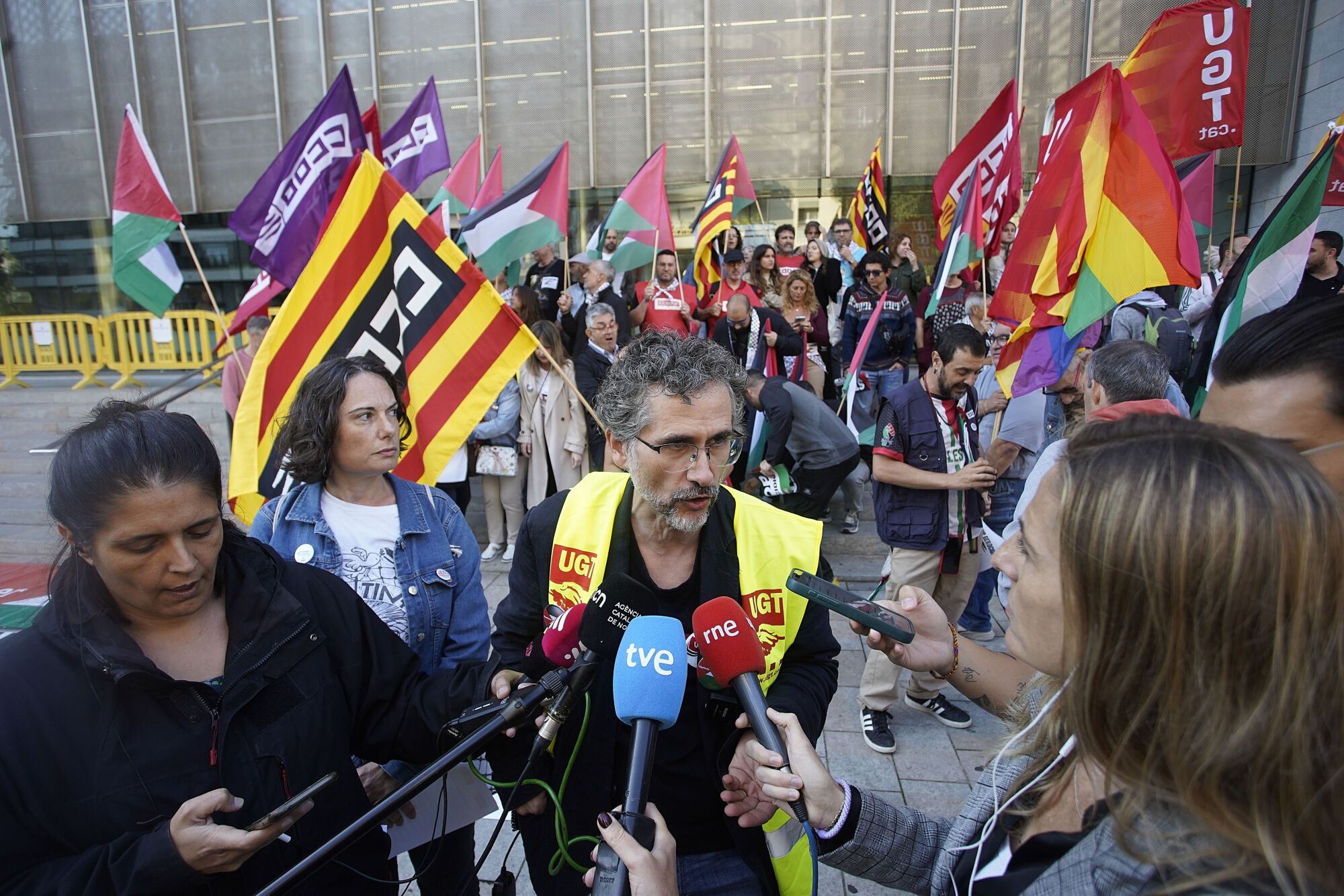 Girona concentració davant de la seu de la Generalitat de Girona vaga general en suport a Palestina