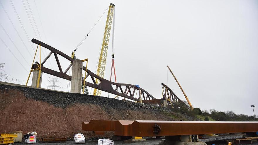 Video | Instalación de un viaducto del AVE en Malpartida de Plasencia