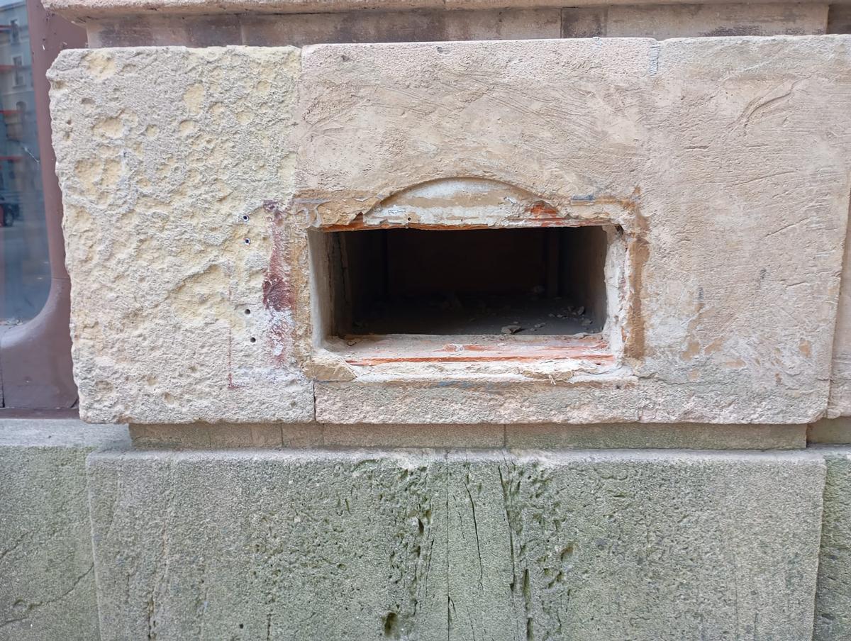 El hueco de la casa del Ratón Pérez en Avilés