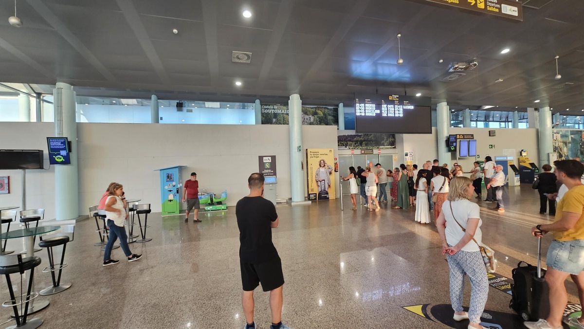 La oficina de Turismo de la Diputación de Pontevedra ha despararecido del aeropuerto de Vigo.
