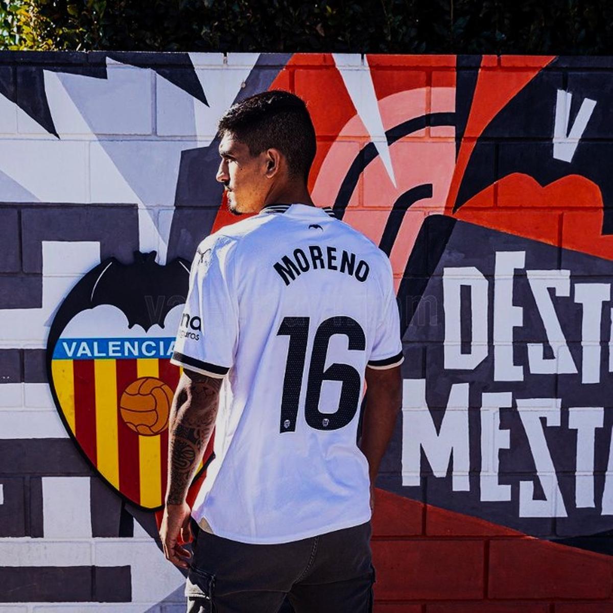 César Moreno, cedido al Mestalla por el Hércules, en su debtut con el filial del Valencia CF.