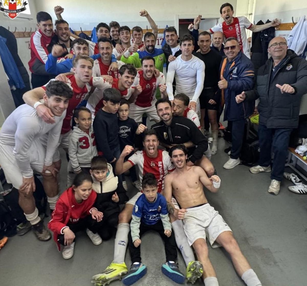 El Benigànim celebra la victoria ante el Alberic.