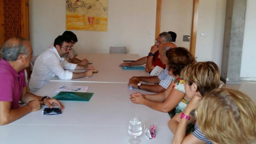 Reunión entre el alcalde José López y los vecinos de la zona oeste.