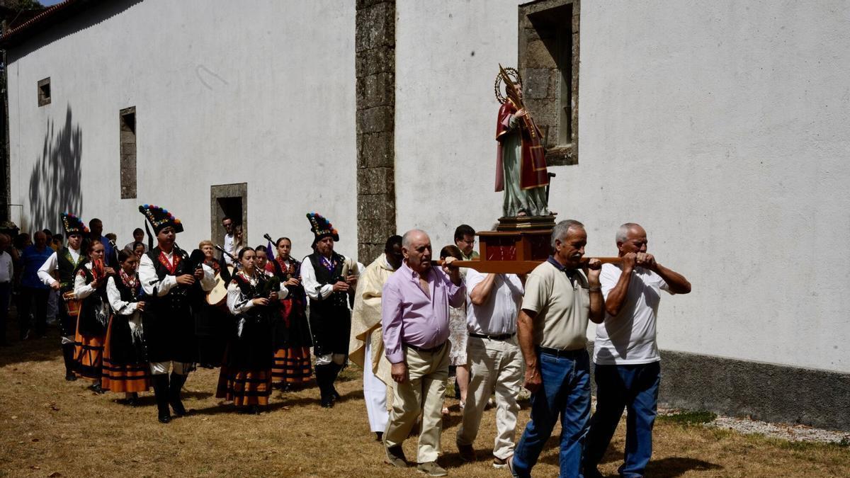 Procesión de la pasada edición de las Fiestas de San Lorenzo de Vilatuxe.