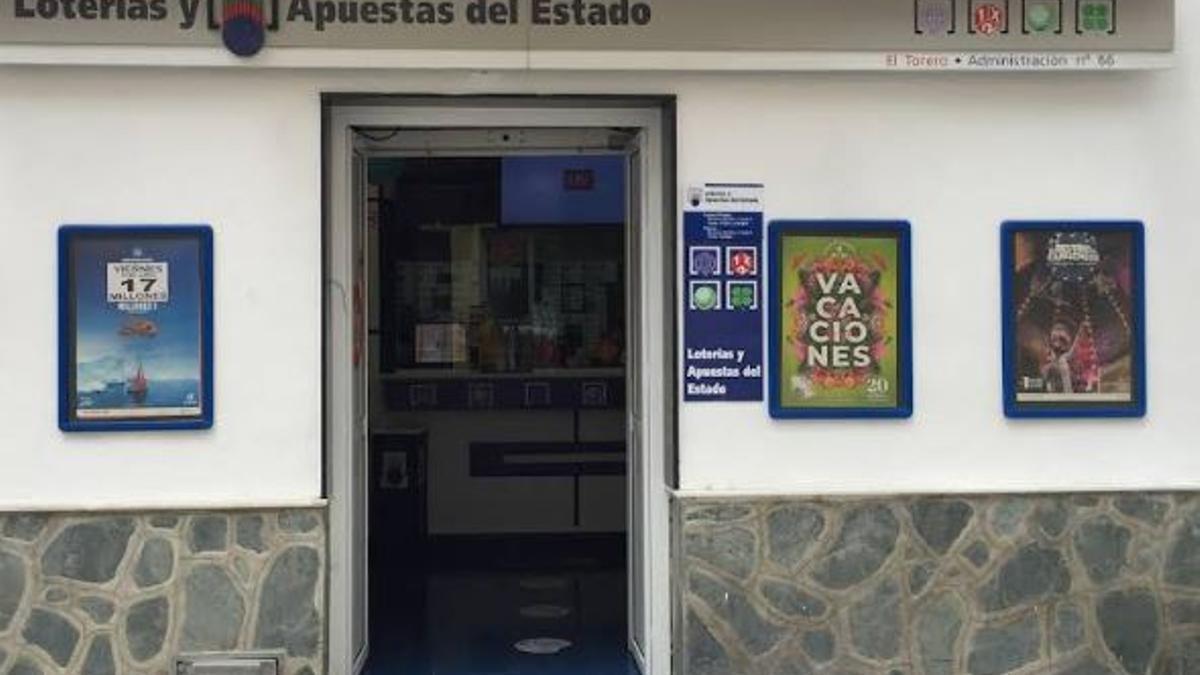 Administración de loterías de Torremolinos donde se ha vendido el segundo premio de la Lotería Nacional.