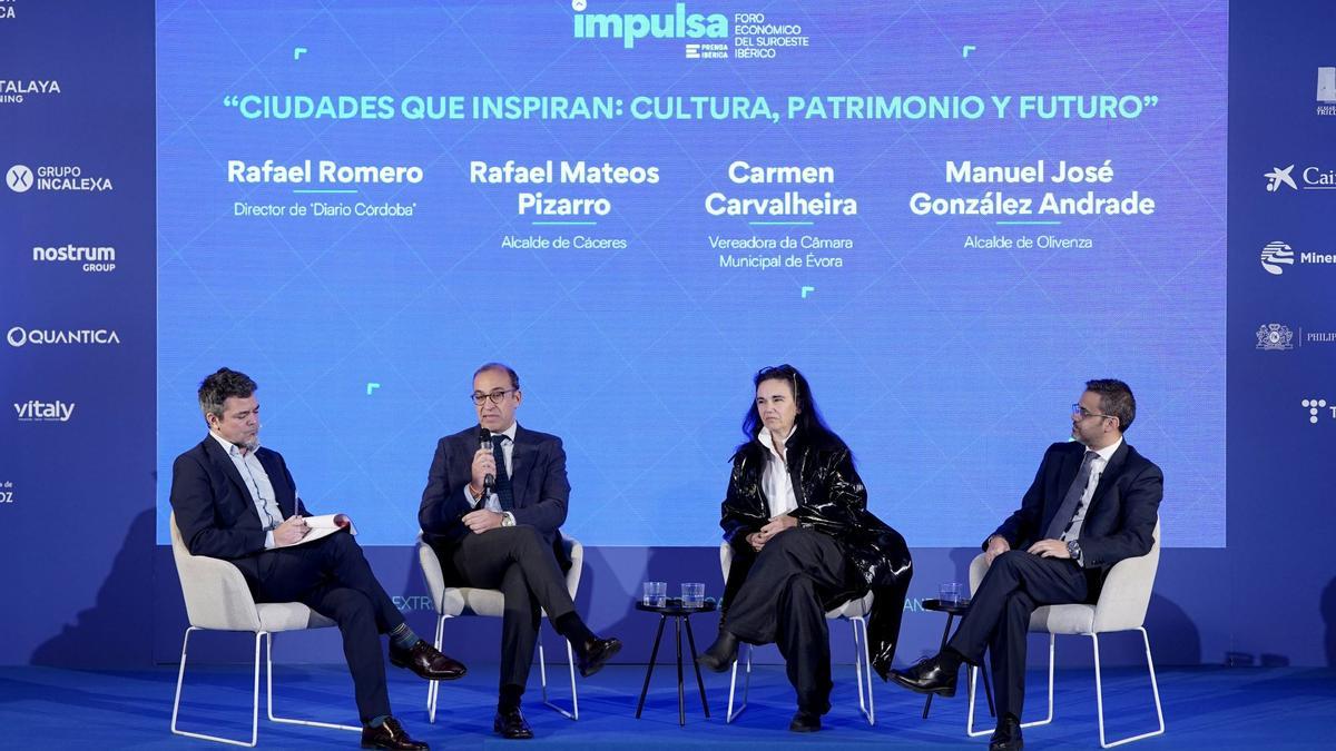 Rafael Romero, director de Diario Córdoba; Rafael Mateos, alcalde de Cáceres; Carmen Carvalheira, vereadora da Câmara Municipal de Évora; y Manuel José González Andrade, alcalde de Olivenza.