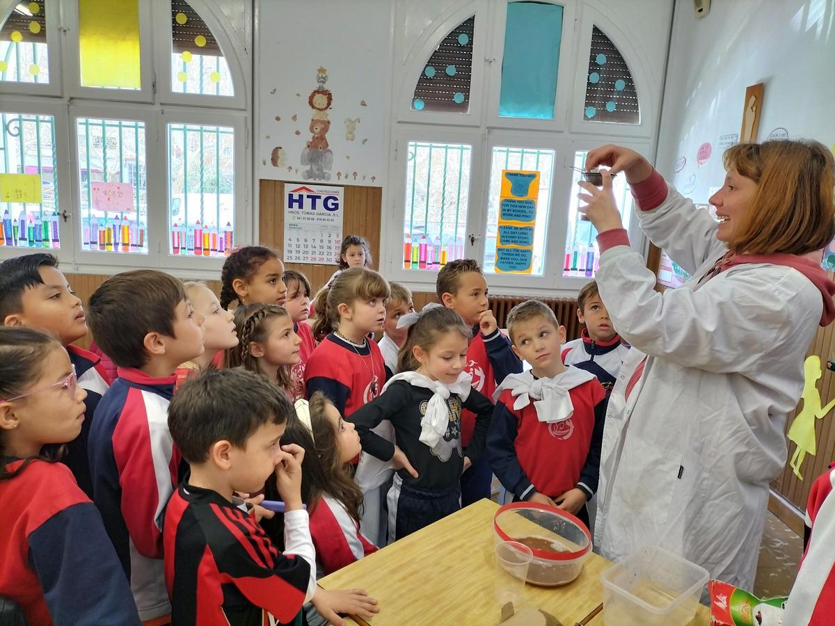 El programa educativo Aqualogía de Aquara ha cumplido diez años tratando de sensibilizar a los escolares sobre el uso y el ciclo del agua.