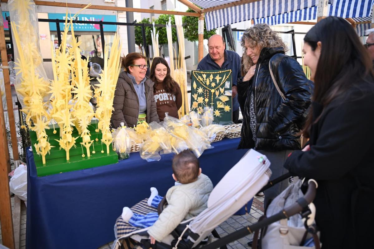 Así ha abierto el mercado de palma blanca de Elche