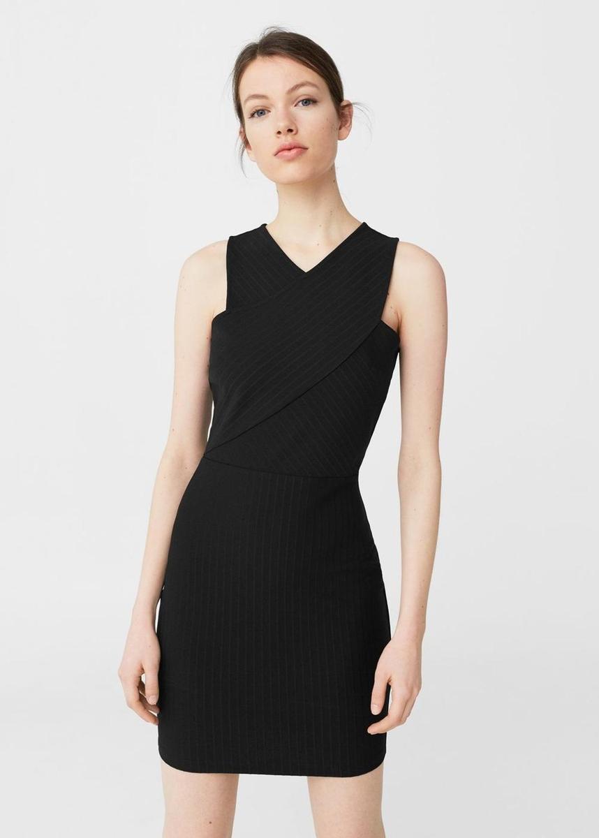 Vestido negro cruzado (Precio: 9,99 euros)