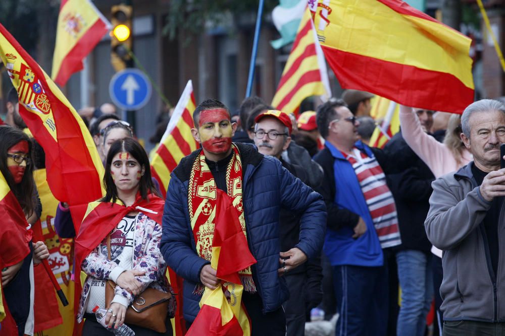 400 persones es manifesten a Girona en favor de la unitat d''Espanya i en contra del Govern destituït