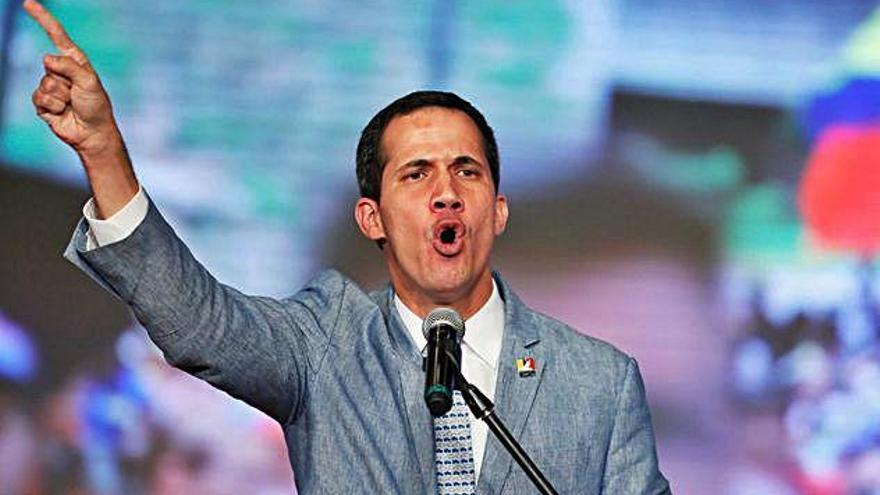 Juan Guaidó va donar per iniciada l&#039;operació per fer entrar l&#039;ajuda humanitària.