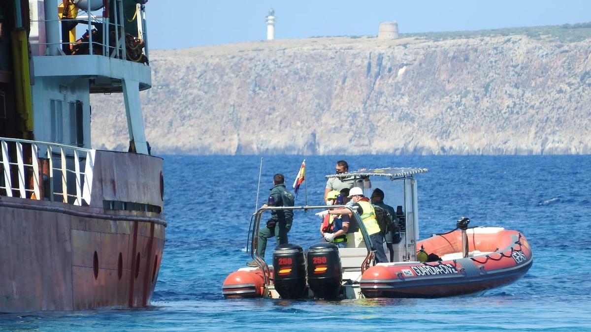 El buque mercante River Thames encalla en Formentera