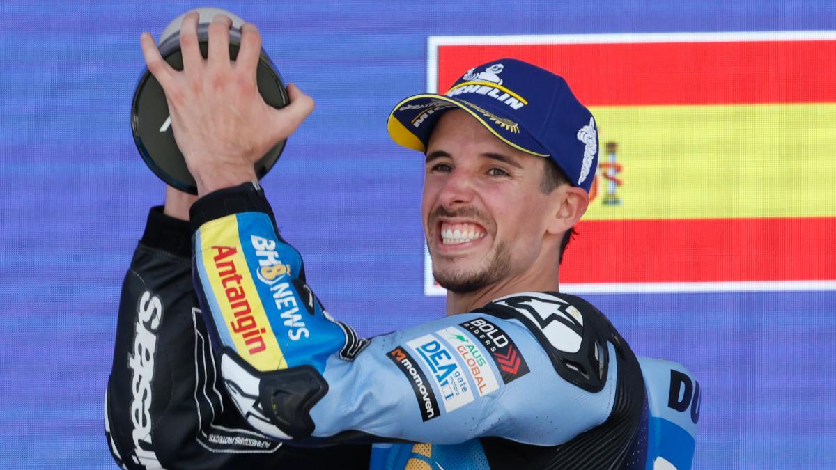 Álex Márquez durante su celebración de la victoria en Jerez