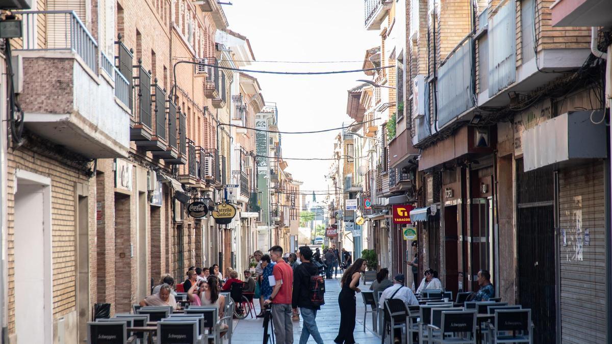 Ambiente en una de las calles centrales de Zuera.