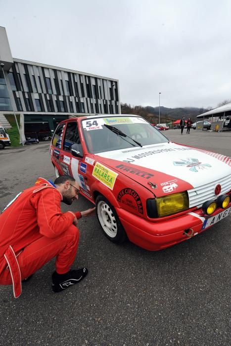 Exhibición automovilística en Langreo