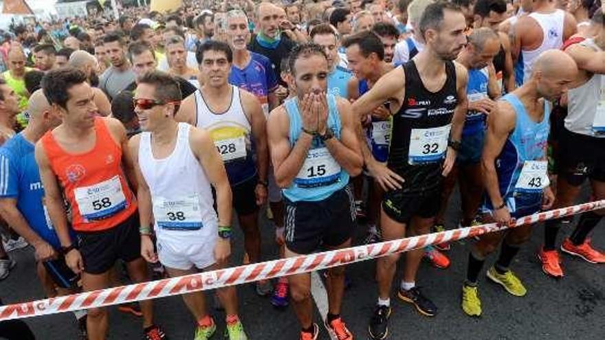 Participantes de la Coruña10 de 2016 minutos antes de salir.