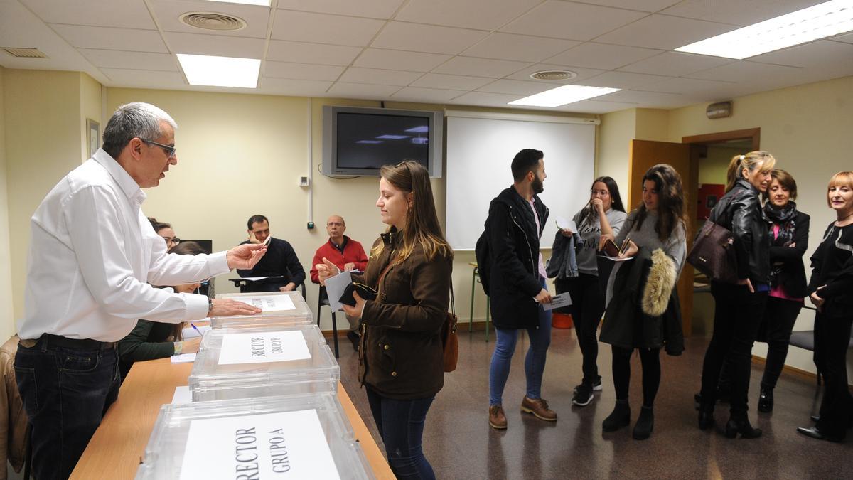 Votaciones en la Facultad de Letras en 2018, durante el anterior proceso electoral.