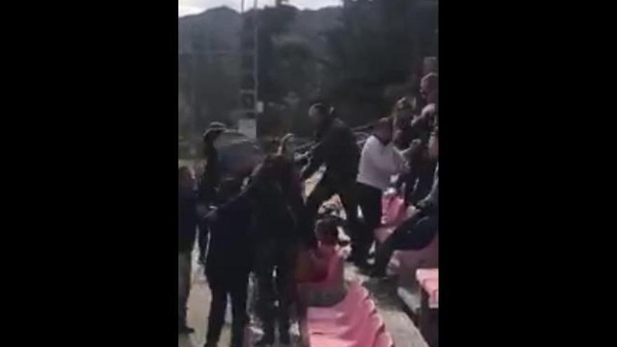 Pelea de padres en un partido de fútbol infantil en Beniaján