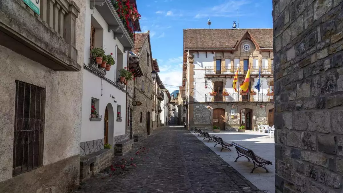 El pueblo templario más espectacular de España fue el lugar donde se crió Jaime I: del siglo XII y con una celebración de Interés Turístico Nacional