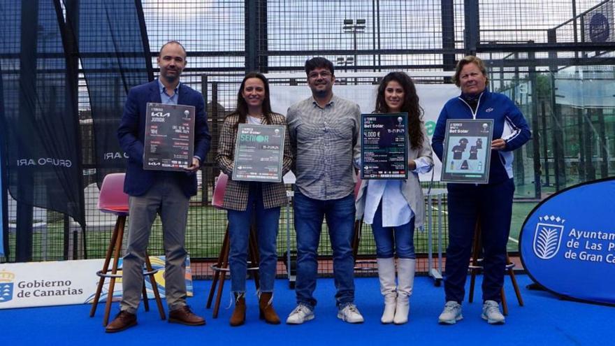 Imagen de familia de los participantes en el acto de presentación del V Torneo Open Bet Solar. | | LP/DLP