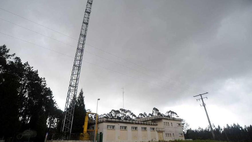 Estación de Tratamiento de Agua Potable (ETAP) situada en el monte Treviscoso de Vilanova de Arousa. // Iñaki Abella