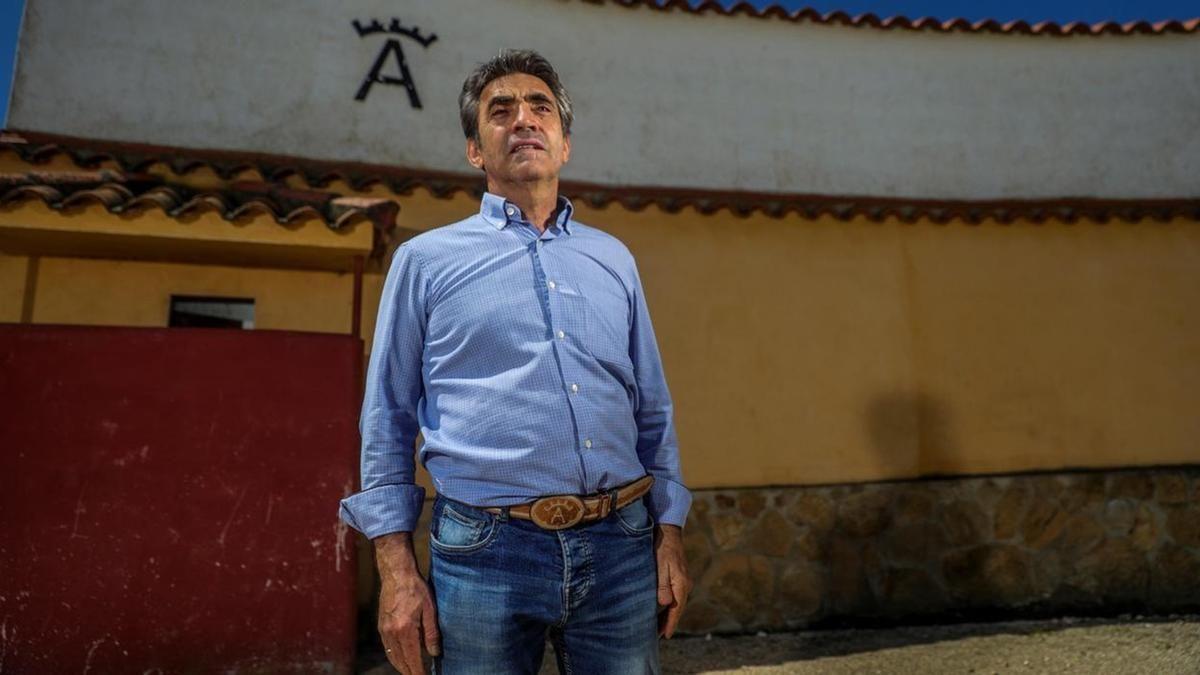 Victorino Martín, en una plaza de tientas.