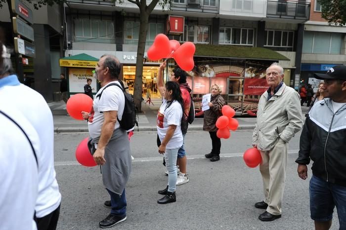 Manifestación de afectados por el cierre de iDenta