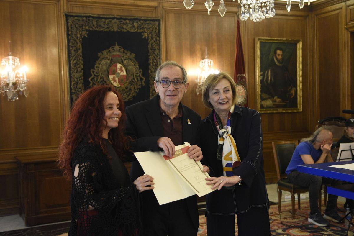 Avilés. Homenaje al escritor y dibujante Miguel Solís Santos