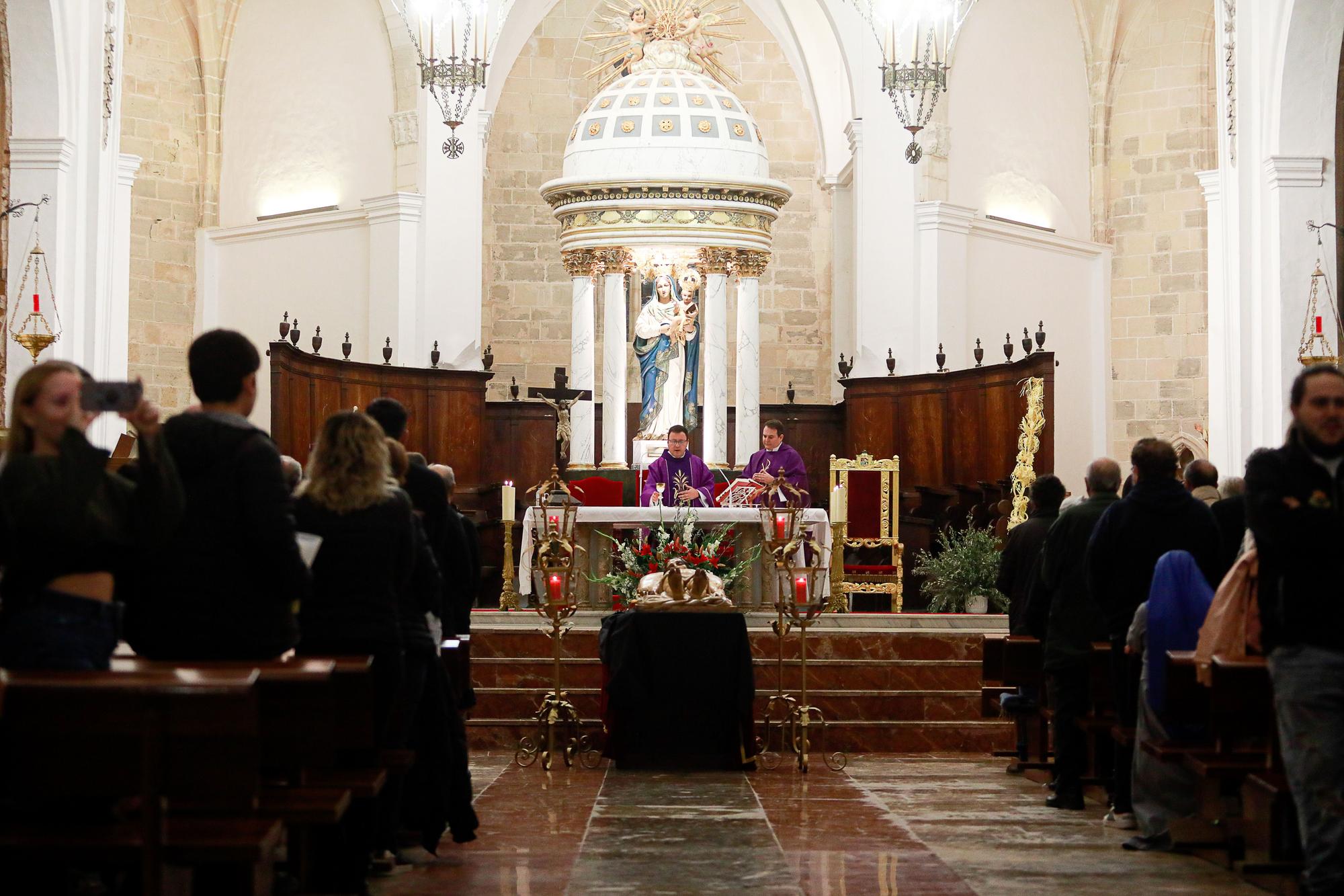 Así se vive el Martes Santo en Ibiza