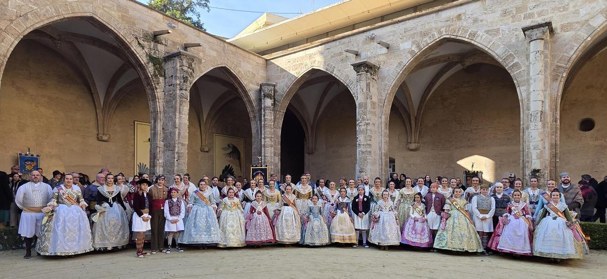 Las comisiones del Carmen reciben a Carmen (y la corte)
